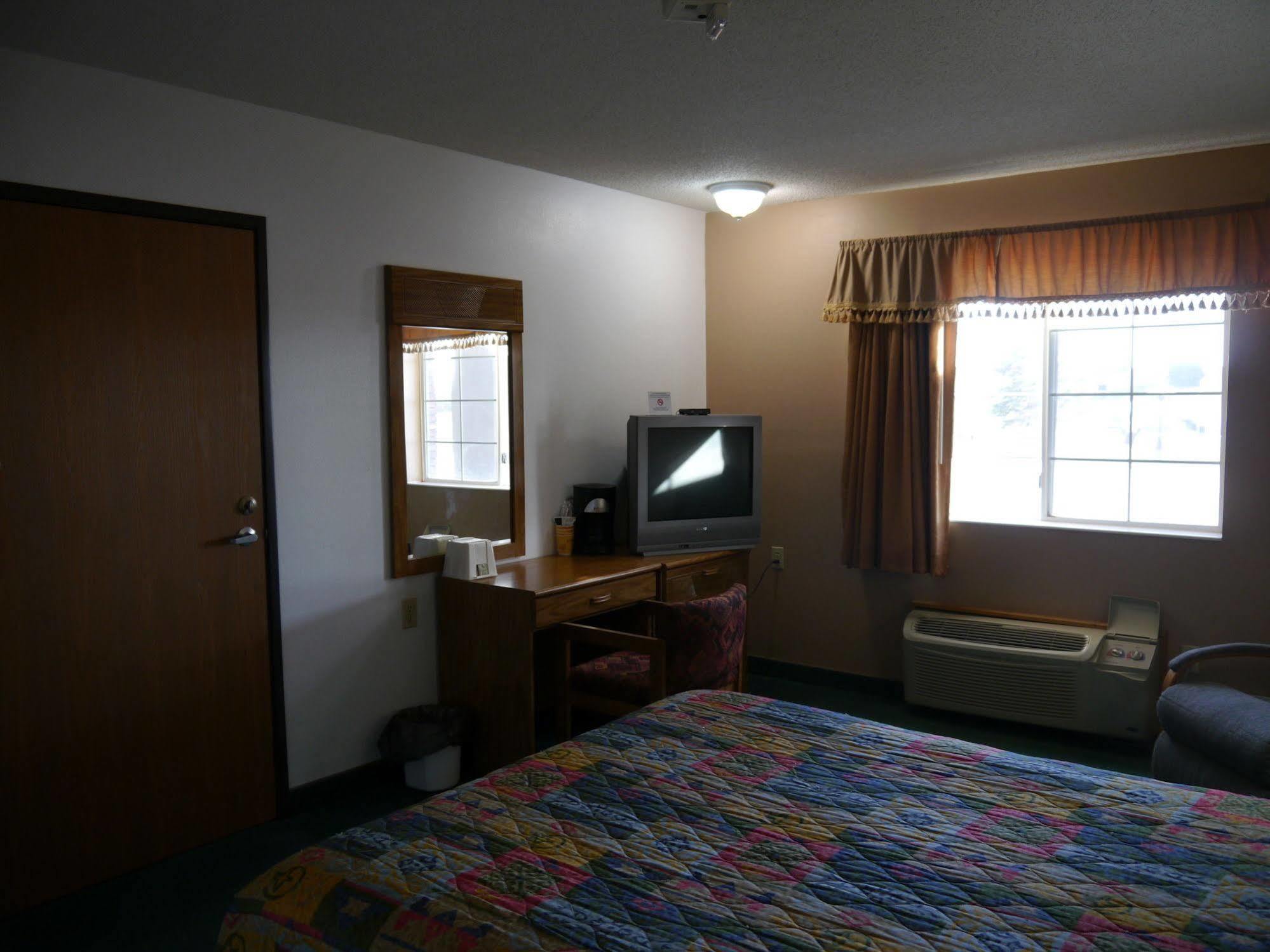 Westwood Inn & Suites - Kimball 외부 사진